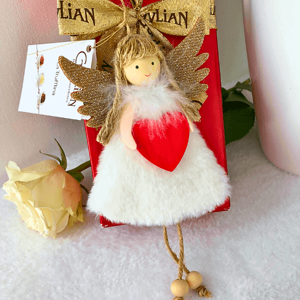 Angels  with wooden red heart for personalization